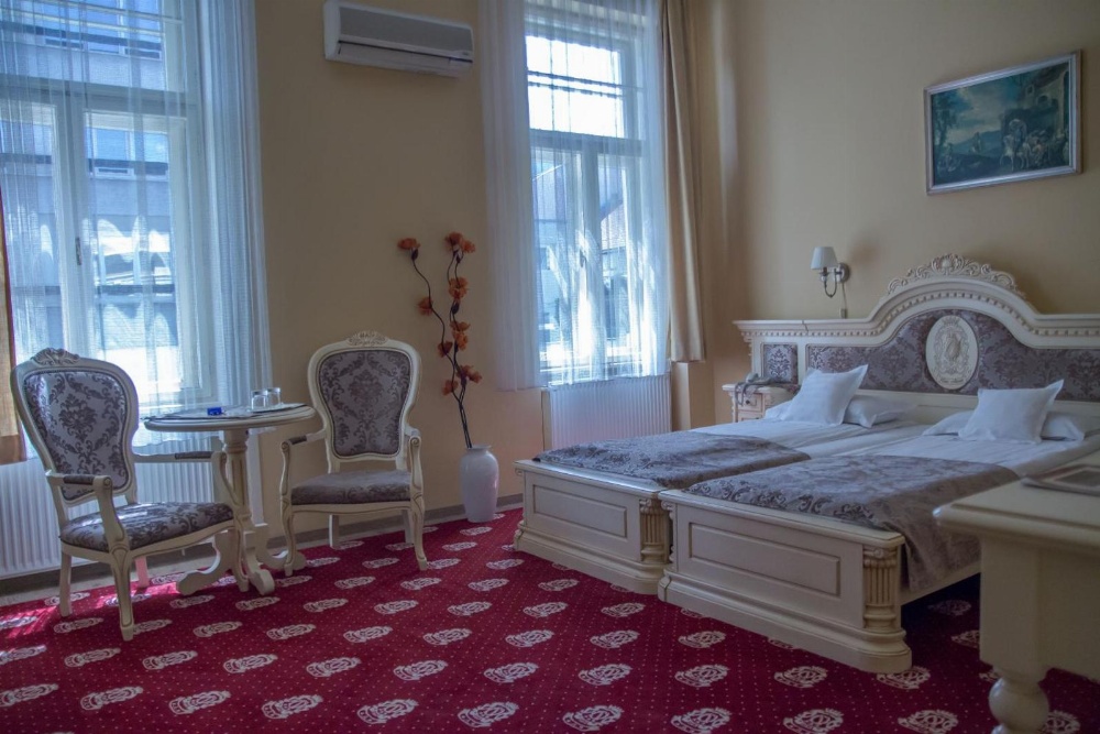 Standard Double Room at Hotel Astoria, photo 2