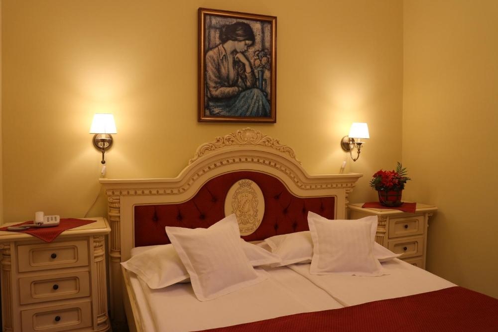 Economy Double Room at Hotel Astoria, photo 3