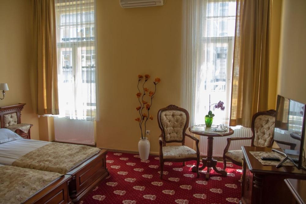 Standard Twin Room at Hotel Astoria, photo 2